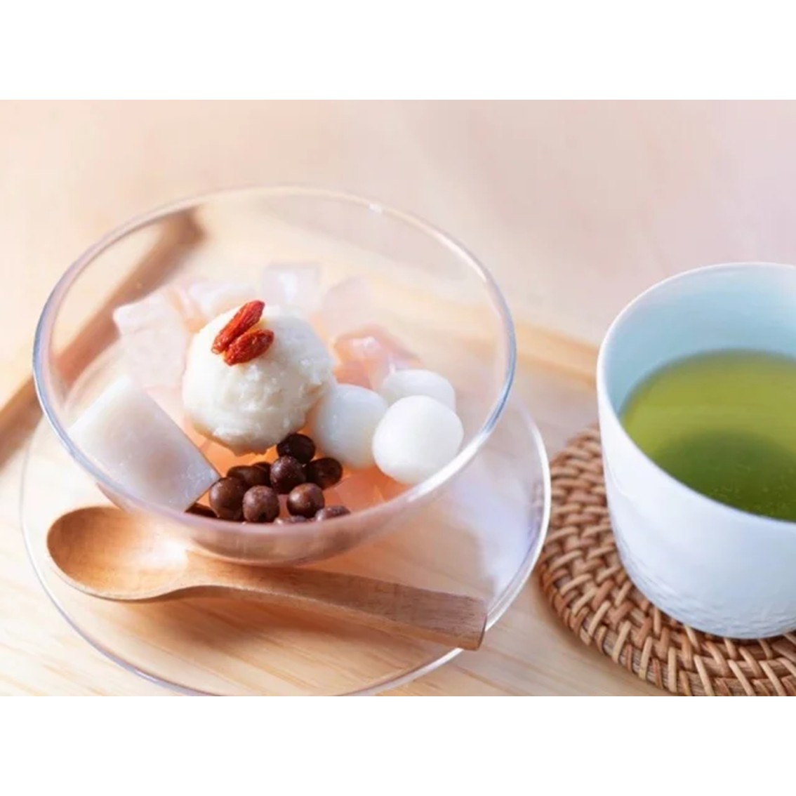 【エキナカ/船橋屋】旬を先取り！苺ミルク白玉あんみつ